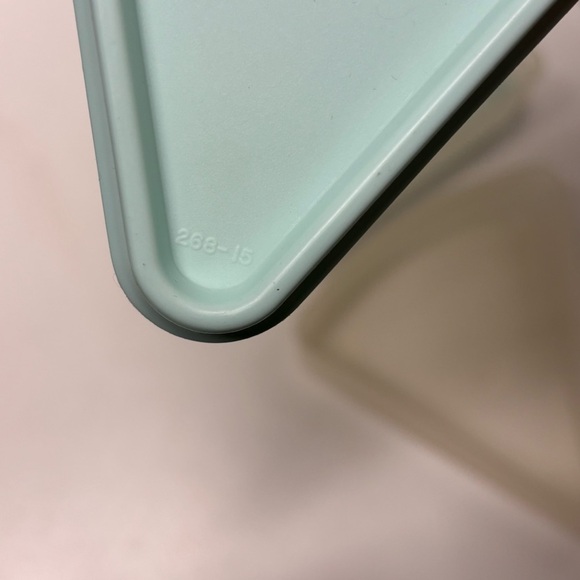 Set of 2 vintage Tupperware pie slice keepers 269-16 with mint green lids 268-15 - Picture 7 of 7
